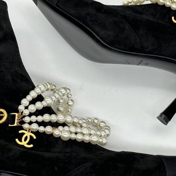 CHANEL 21A Suede Pearl String CC Charm Logo Ankle Bootie Boots Kitten Heel - Picture 11 of 16